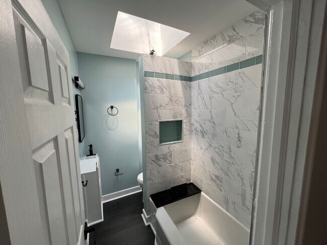 Foto del edificio - Charming 3 bedroom, 1 bathroom home locate...