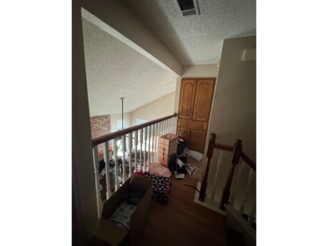 Foto del edificio - 912 Haverstraw Pl