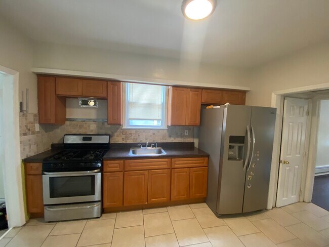 Kitchen - 129 W 3rd Ave