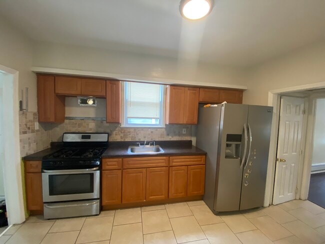 Kitchen - 129 W 3rd Ave