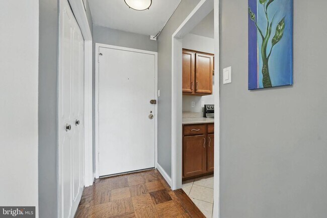 Foto del edificio - 2501 Calvert St NW