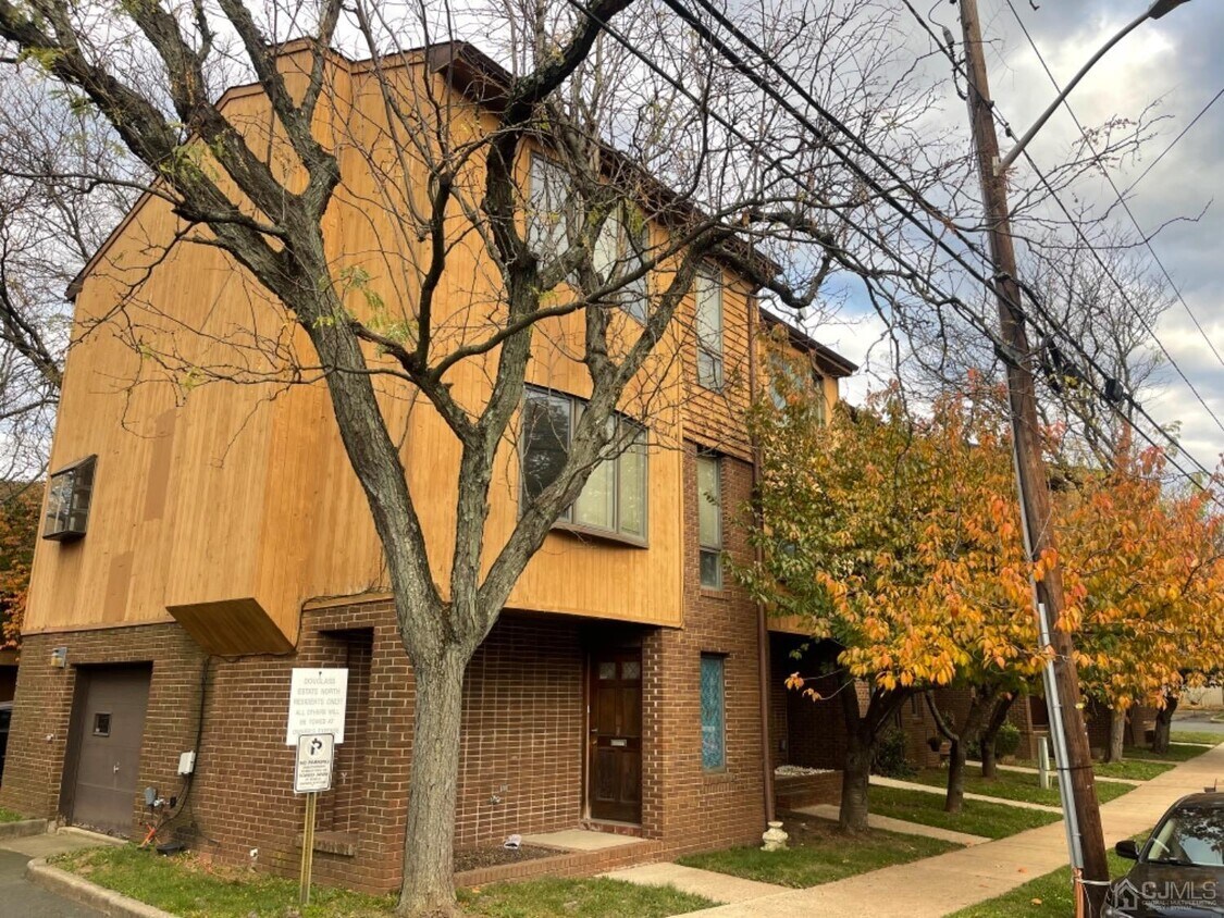 81 Redmond St, New Brunswick, NJ 08901 Condo for Rent in New