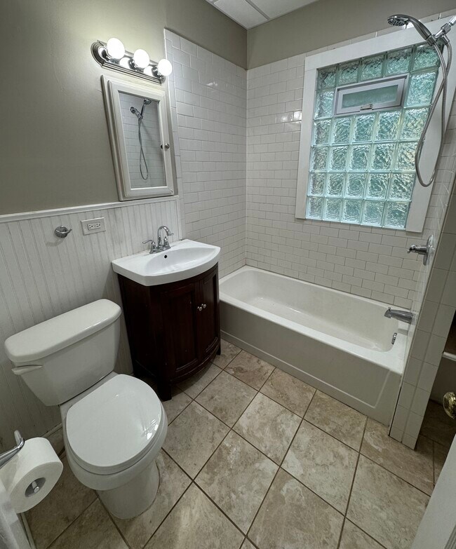 Foto del edificio - 723 Amherst St