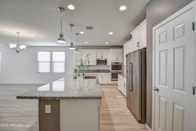 Building Photo - 8529 W Fleetwood Ln
