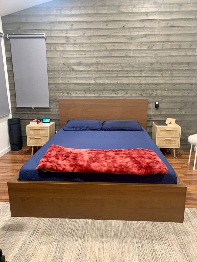 Dormitorio 1 - 647 Hovey Way