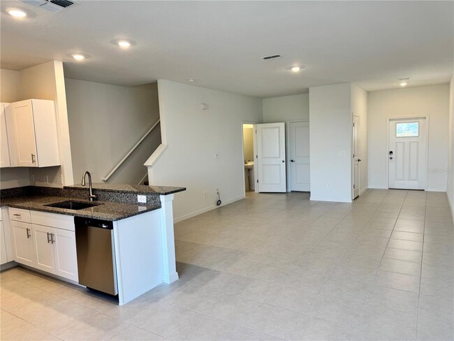 Building Photo - 32050 Spiceberry St