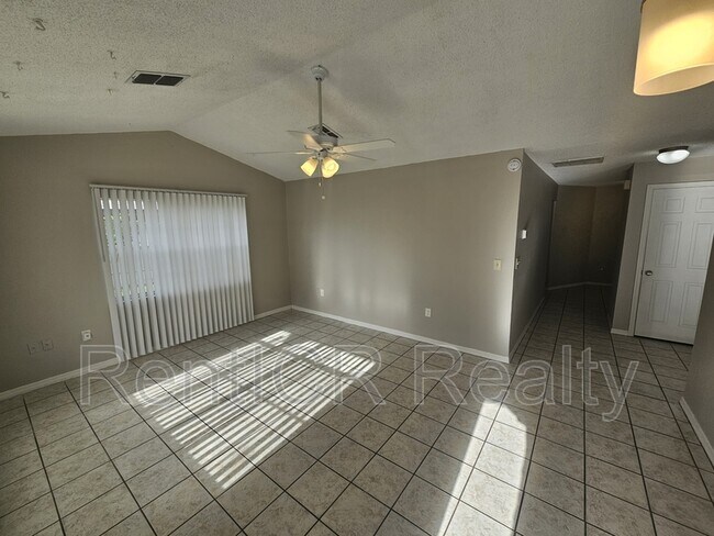 Foto del edificio - 4369 Azora Rd