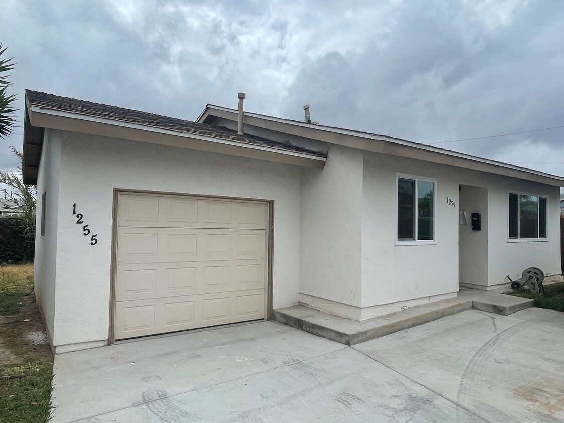 Foto principal - 2 bedrooms 1 bath home in Imperial Beach. ...