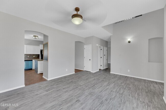 Foto del edificio - 14378 N Cave Dr