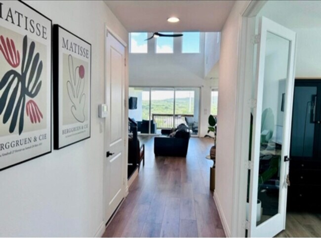 Building Photo - 262 Navarro