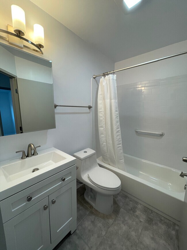2nd Bathroom - 4159 Elenda St