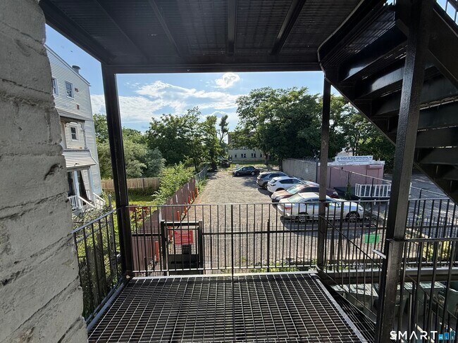 Foto del edificio - 1333 E Main St
