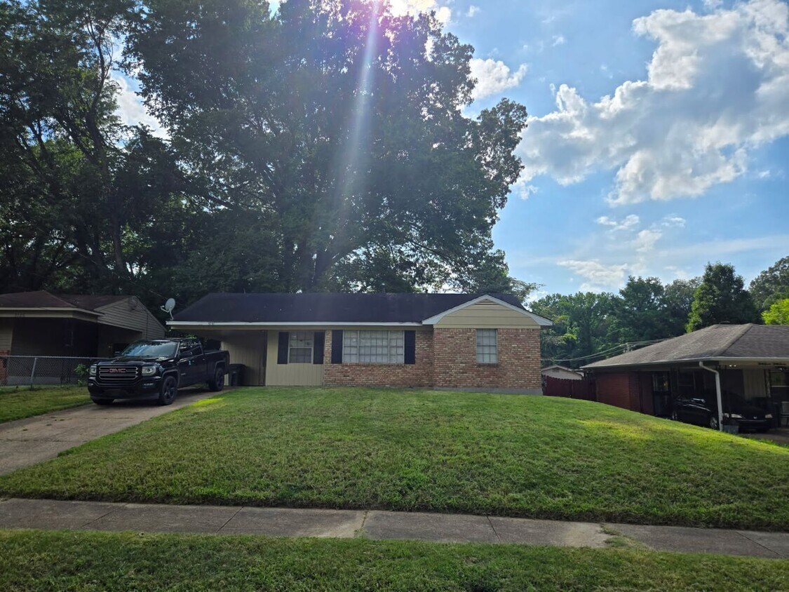 Foto principal - MOVE-IN SPECIAL 1/2 OFF 1ST MONTH'S RENT!!