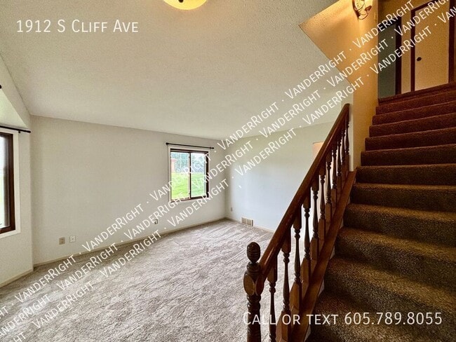 Building Photo - 1912 S Cliff Ave