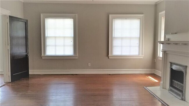 Building Photo - 806 Briarcliff Rd NE