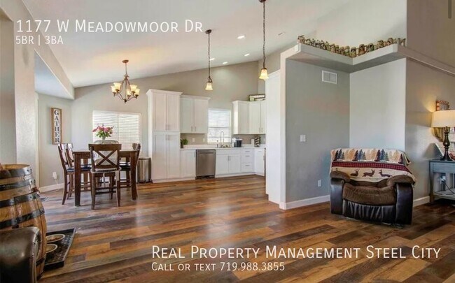 Building Photo - Gorgeous 5 Bedroom 3 Bath Home in Pueblo West