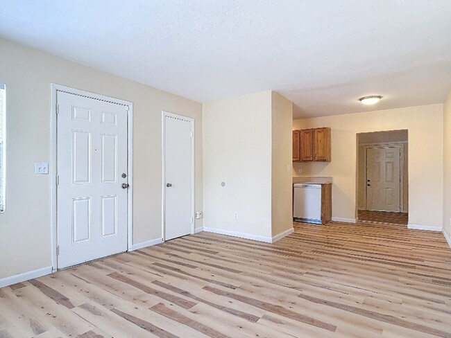Foto del edificio - 1590 Hilldale Rd