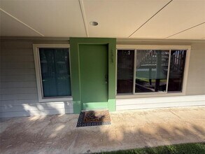 Building Photo - 2200 Dickson Dr