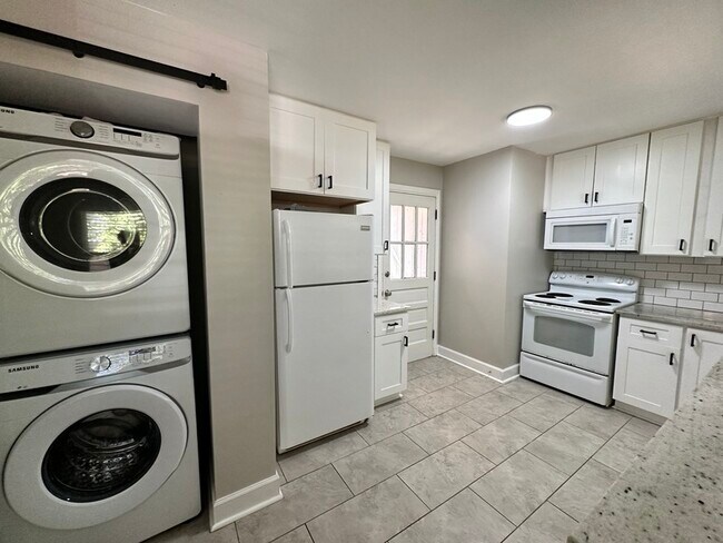 Foto del edificio - 3011 Amity Garden Ct