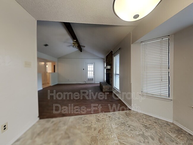 Building Photo - 6632 Redbud Dr