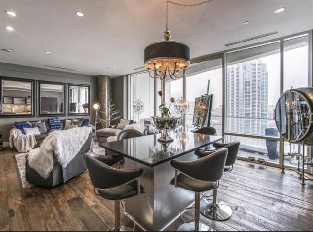 Foto del edificio - 2408 Victory Park Ln