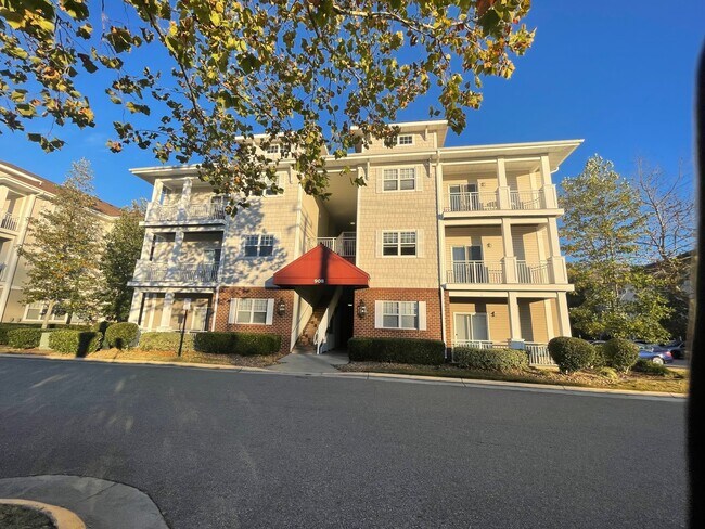 Building Photo - 908 Southmoor Dr