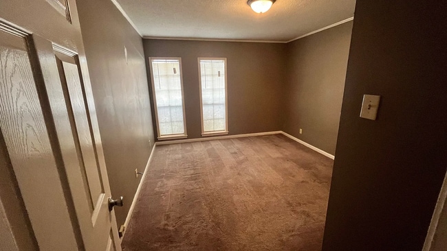 Foto del edificio - 4 Bed / 2 Bath Home with Fenced Backyard