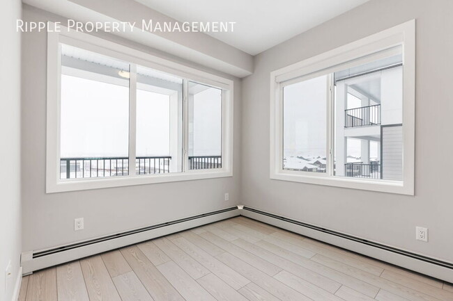 Photo du bâtiment - AMAZING 3 BEDS/ 2 BATHS CONDO!