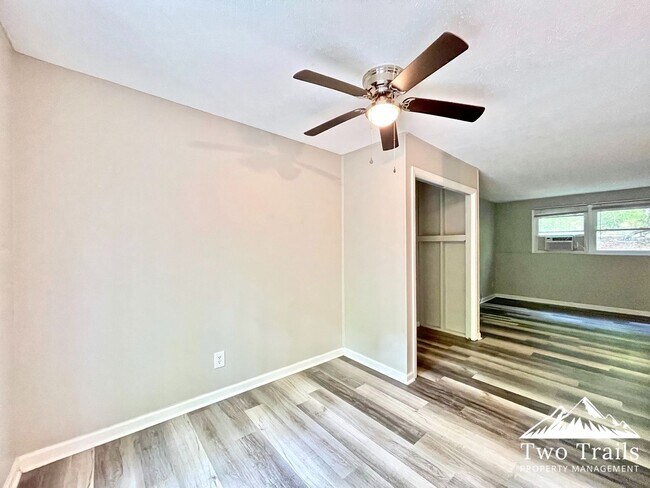 Foto del edificio - 555 Finley Cove Rd