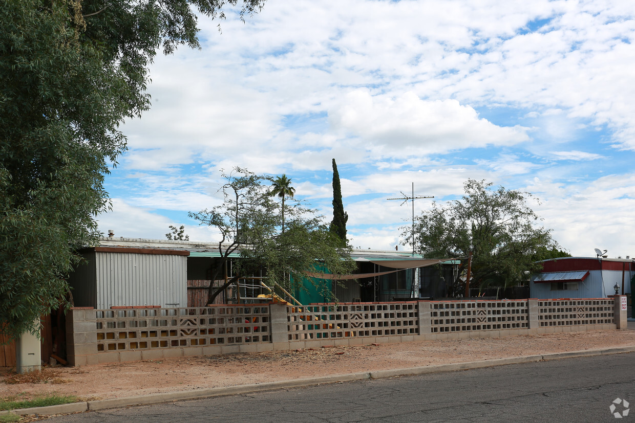 Building Photo - Hacienda