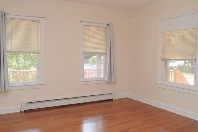 living 2 - 85 Strickland Rd