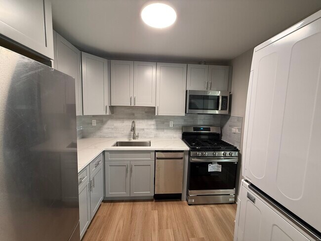 Building Photo - 50 Greenhouse Rd