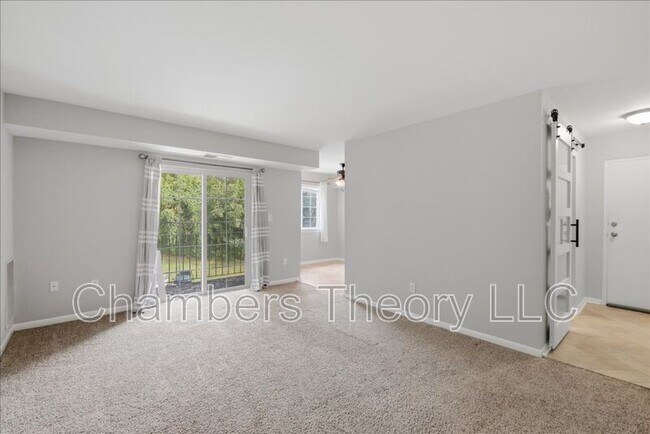 Building Photo - 1521 Colonial Dr