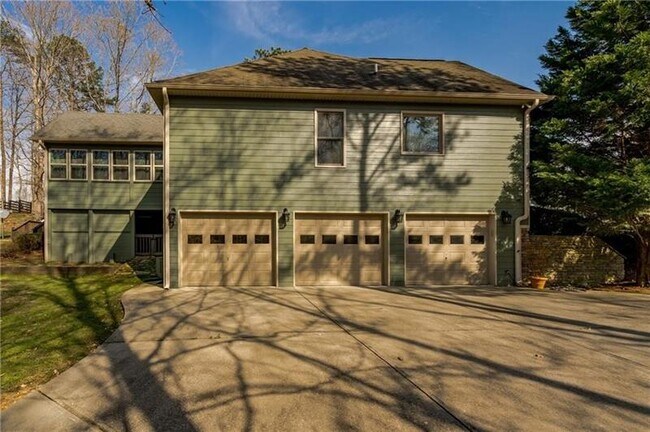 Building Photo - 312 Oakwind Way