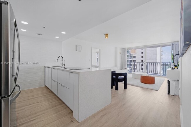 Building Photo - 7601 E Treasure Dr