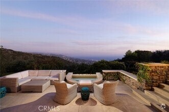 Building Photo - 1302 Skyline Dr