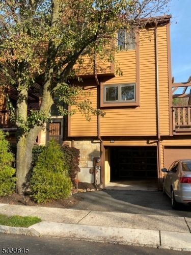 Foto principal - 33 Hickory Hill Ct