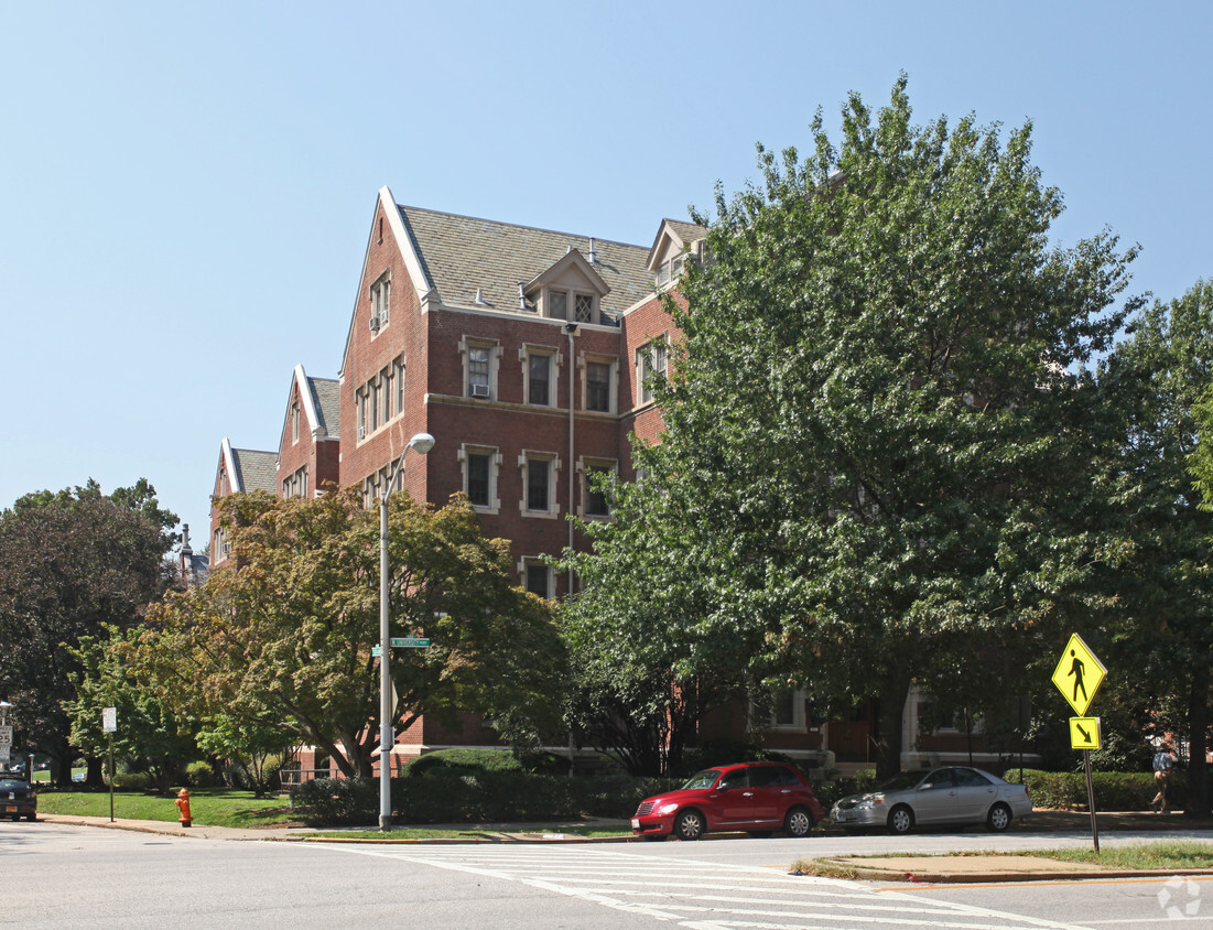 Foto del edificio - Tudor Arms Apartments