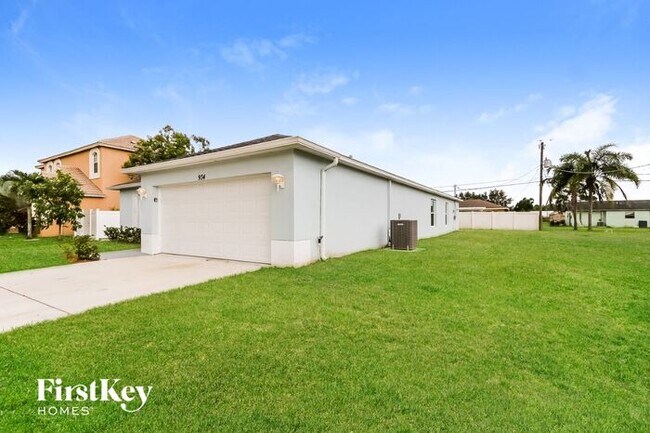 Building Photo - 934 SW Whittier Terrace