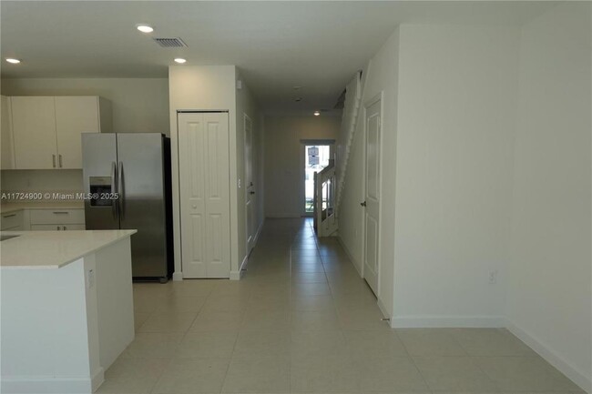 Foto del edificio - 3 bedroom in Pembroke Park FL 33023