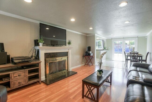 Building Photo - 1110 Madera Ave