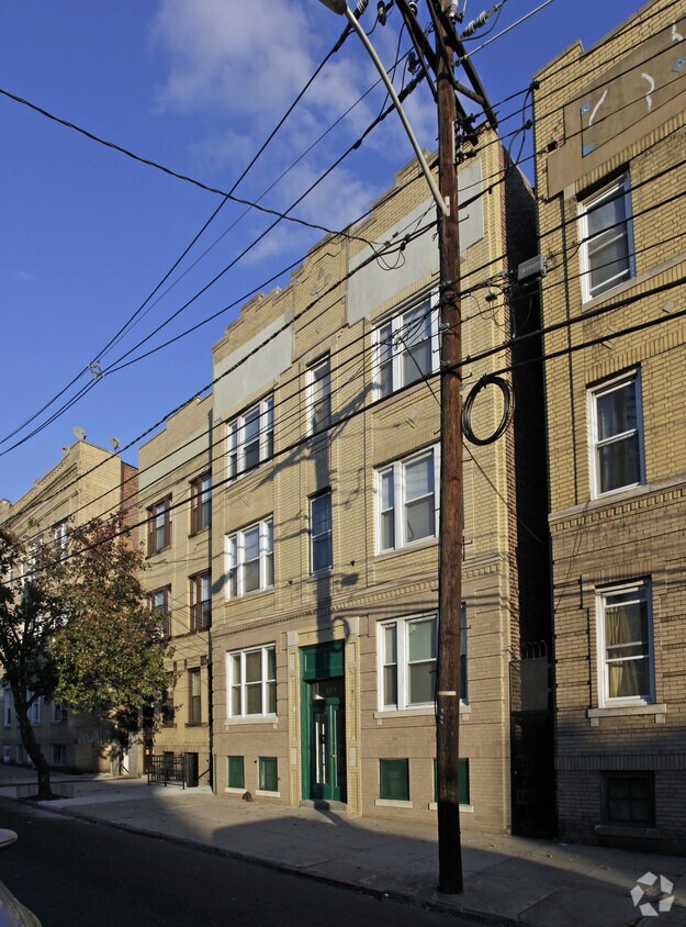 Foto del edificio - 104 Baldwin Ave