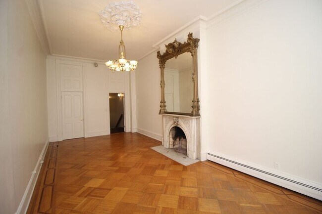 Building Photo - 1621 Park Ave