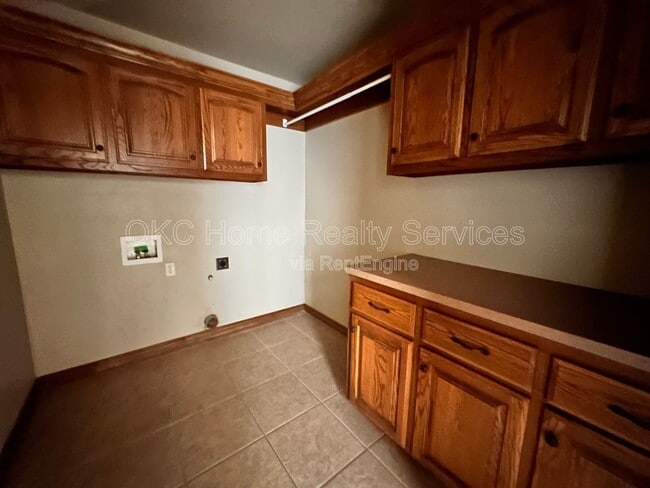 Building Photo - 13201 SW 2nd Terrace