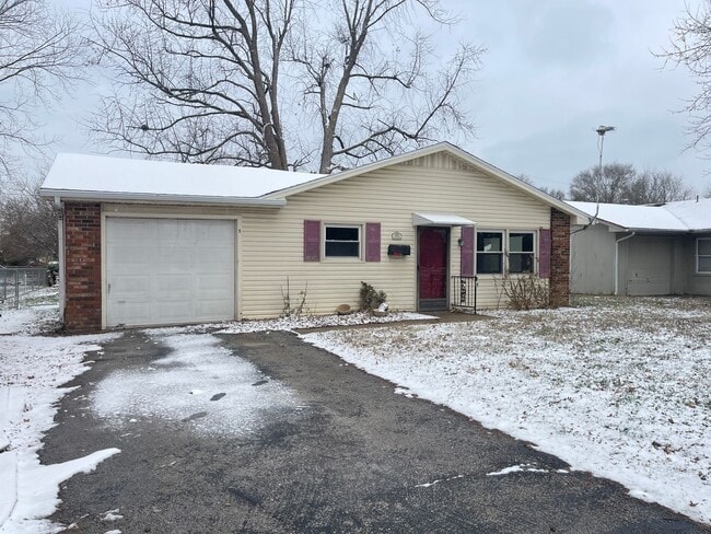 Building Photo - 2043 S Sagamont Ave