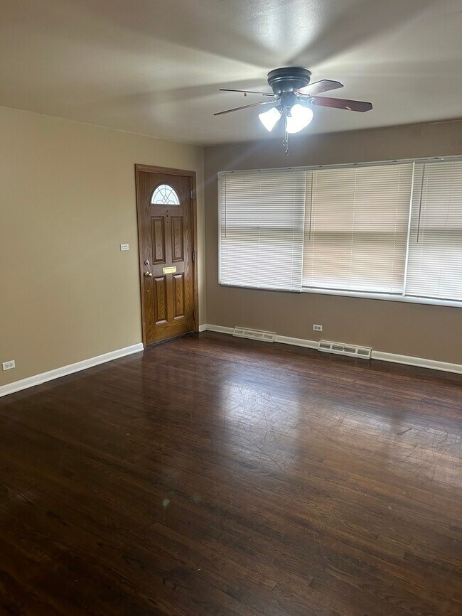 Foto del edificio - 16205 Richmond Ave