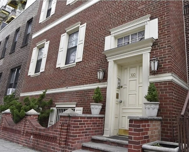 Building Photo - 300 Eckford St