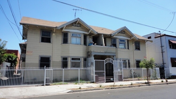 Building Photo - 1513 W 11th Pl
