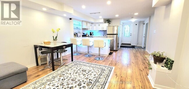 Building Photo - 928 Wayne Dr