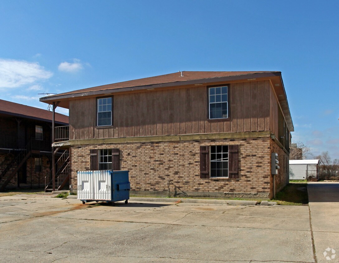 Foto del edificio - 6816 Tara Ln